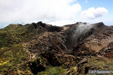 Vue sur le plateau sommital du volcan